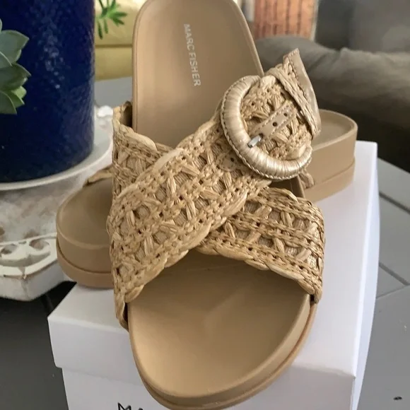 Marc fisher - Picture 1 of 3